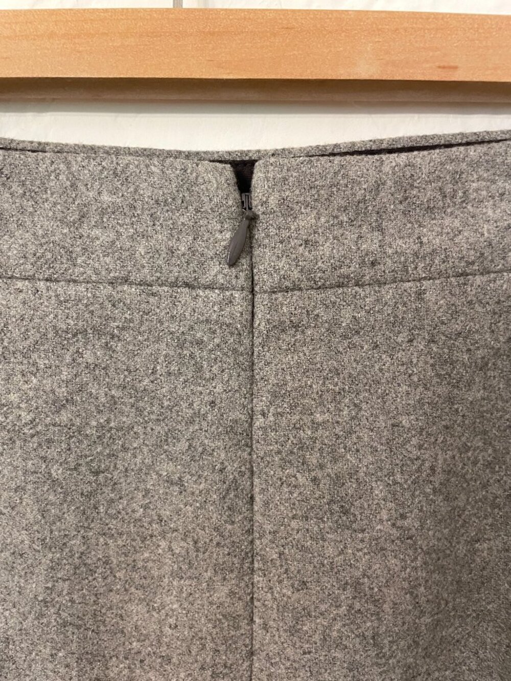 J.Crew Gray Wool Pencil Skirt w/ Rear Slit, Sz 6, Classic Office Siren - Picture 6 of 14